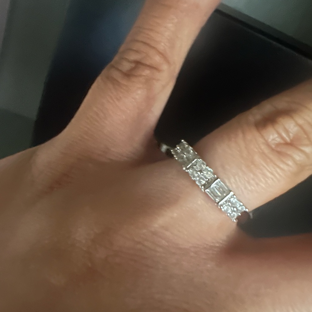 Ring size 8.0 - Picture 3 of 4